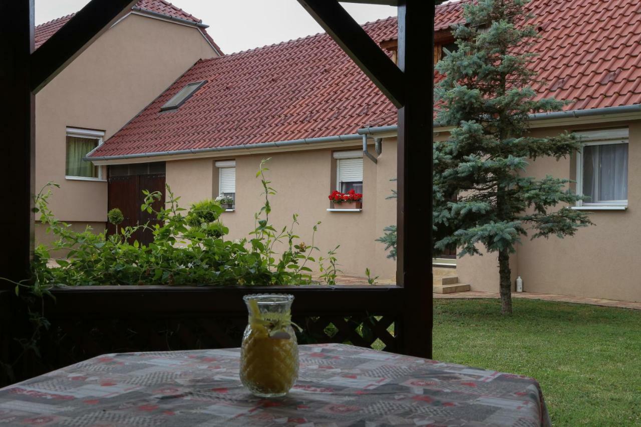 Silentium Garden Apartman Sarvar Exterior photo